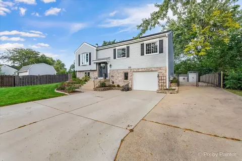 315 Bragg Ct, Bartlett, IL 60103 photo 3