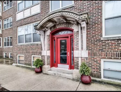 1243 W Rosemont Ave #3W, Chicago, IL 60660