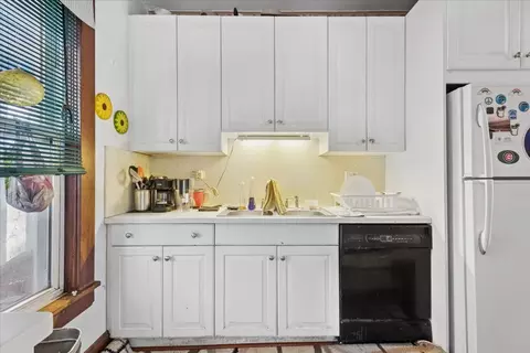 Kitchen - 431 E Liberty Dr, Wheaton, IL 60187 photo 2 of 2