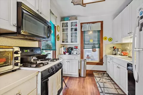 Kitchen - 431 E Liberty Dr, Wheaton, IL 60187 photo 1 of 2