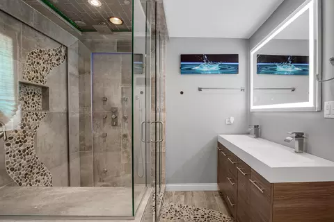 Bath - 17504 Danielle Ct, Hazel Crest, IL 60429 photo 1 of 6