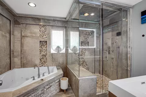 Bath - 17504 Danielle Ct, Hazel Crest, IL 60429 photo 2 of 6