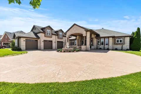 215 Slalom Ct, Minooka, IL 60447