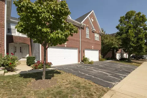 153 Fulbright Ln, Schaumburg, IL 60194