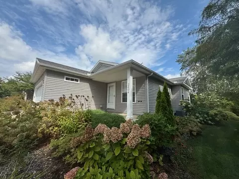 Exterior - 2404 Treeline Dr, Bloomington, IL 61704 photo 3 of 24