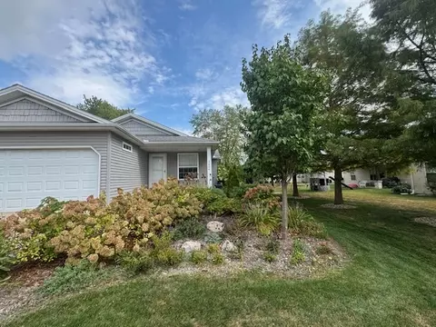 Exterior - 2404 Treeline Dr, Bloomington, IL 61704 photo 2 of 24