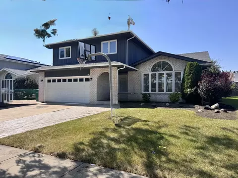 346 Wild Rose Ln, Romeoville, IL 60446