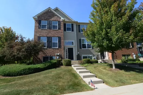 533 Town Center Blvd, Gilberts, IL 60136