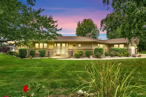 1535 Columbine Dr, Schaumburg, IL 60173
