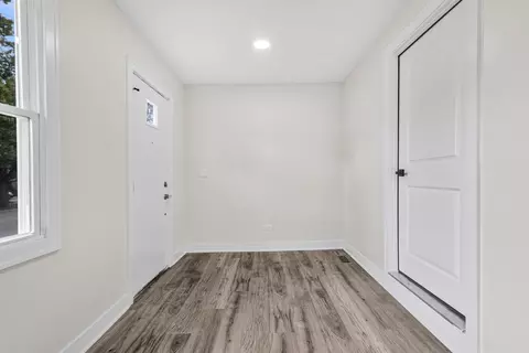 Entry Way - 1927 S 17th Ave, Broadview, IL 60155 photo 1 of 7