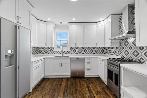 Kitchen - 1927 S 17th Ave, Broadview, IL 60155 photo 2 of 3