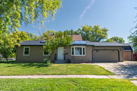 424 N 11th St, Dekalb, IL 60115