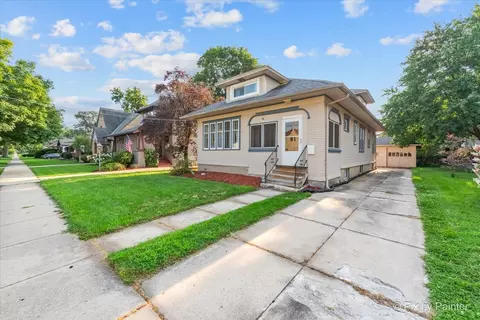 44 N Du Bois Ave, Elgin, IL 60123