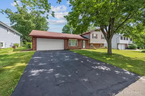 2320 Bayside Dr, Hanover Park, IL 60133