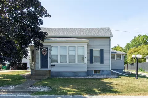 107 S 5th Ave, Mendota, IL 61342