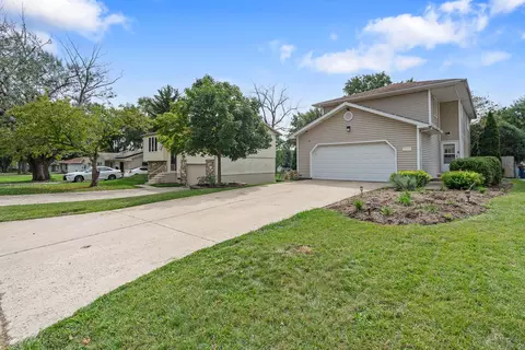 2209 Greengold St, Crest Hill, IL 60403