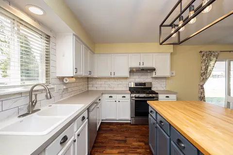 Kitchen - 26256 S Plum Tree Ln, Monee, IL 60449 photo 2 of 2