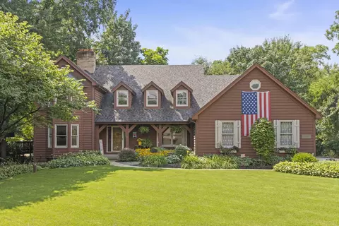 28 W041 Greenview Ave, Warrenville, IL 60555