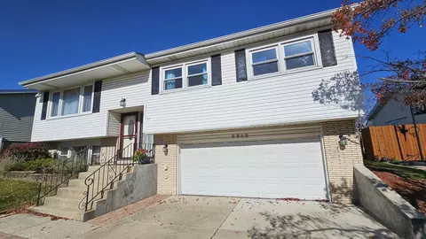 8948 Barberry Ln, Hickory Hills, IL 60457