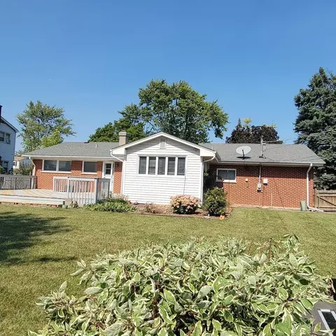 311 Munroe Cir, Des Plaines, IL 60016 photo 2