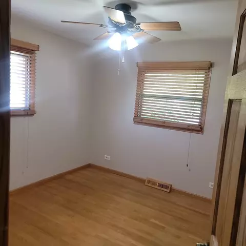 311 Munroe Cir, Des Plaines, IL 60016 photo 15