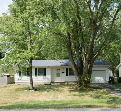512 N Richman St, Villa Grove, IL 61956