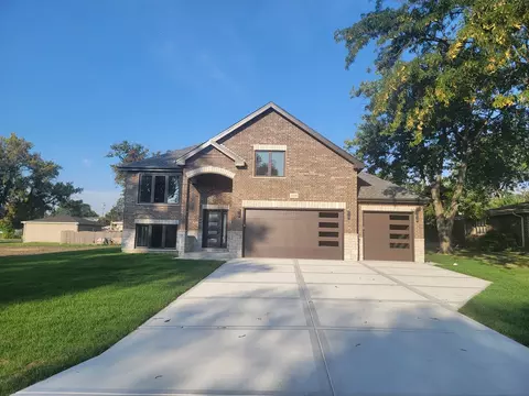 10230 S 83rd Ct, Palos Hills, IL 60465