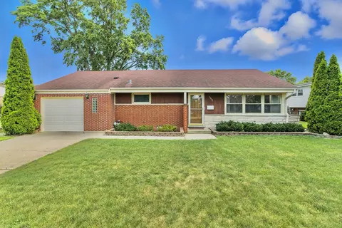 7215 Lyons St, Morton Grove, IL 60053