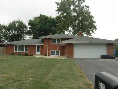6711 W Shiawassie Dr, Palos Heights, IL 60463