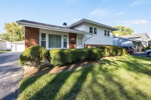 Exterior - 2306 Kingfisher Ln, Rolling Meadows, IL 60008 photo 2 of 3