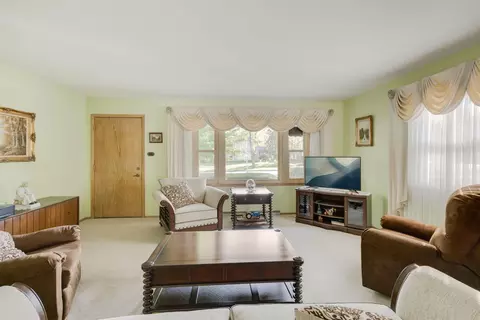 Living - 2306 Kingfisher Ln, Rolling Meadows, IL 60008 photo 2 of 2