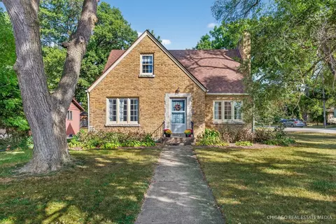 844 Bode Rd, Elgin, IL 60120