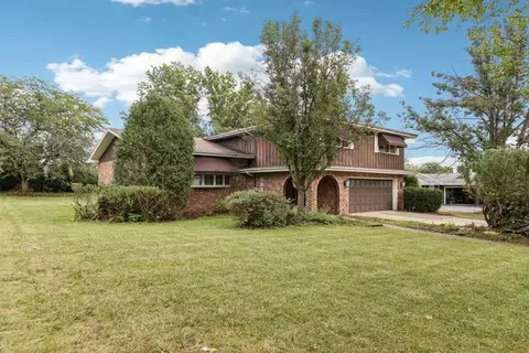 725 Birchwood Rd, Frankfort, IL 60423
