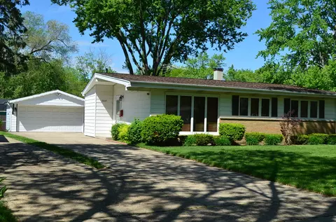 3805 Wren Ln, Rolling Meadows, IL 60008 photo 2