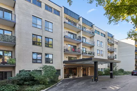 221 N Kenilworth Ave #313, Oak Park, IL 60302