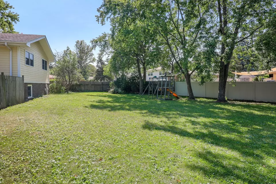 Exterior - 1526 Shelley Ct, Darien, IL 60561 photo 2 of 5