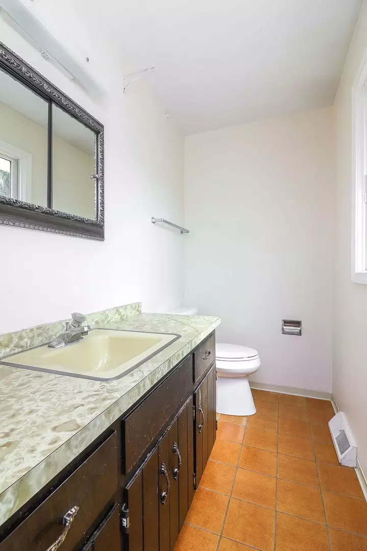 Bath - 1526 Shelley Ct, Darien, IL 60561 photo 1 of 3