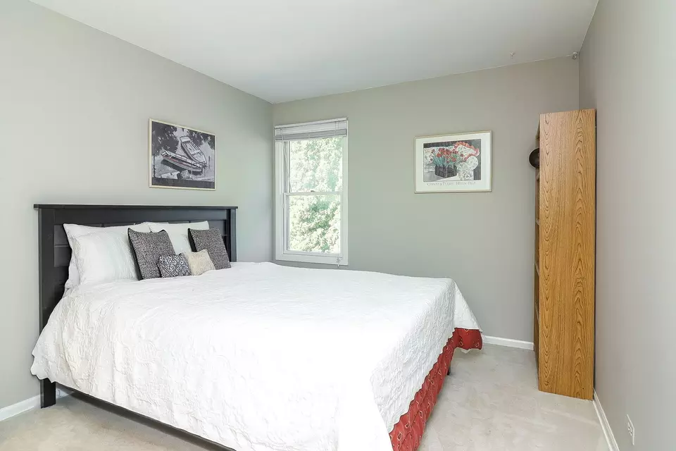 Bedroom - 1526 Shelley Ct, Darien, IL 60561 photo 3 of 5