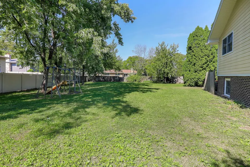 Exterior - 1526 Shelley Ct, Darien, IL 60561 photo 3 of 5