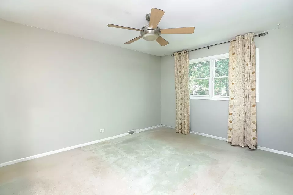 Bedroom - 1526 Shelley Ct, Darien, IL 60561 photo 1 of 5