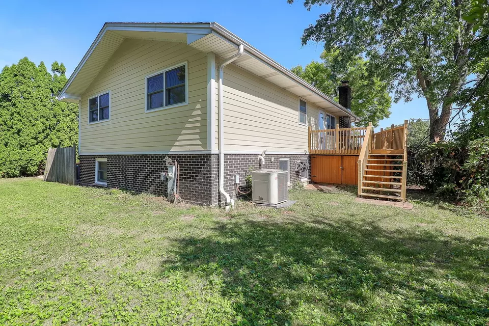 Exterior - 1526 Shelley Ct, Darien, IL 60561 photo 4 of 5