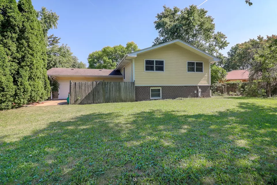 Exterior - 1526 Shelley Ct, Darien, IL 60561 photo 5 of 5