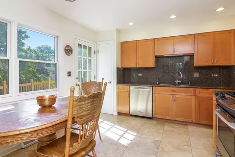 Kitchen - 1526 Shelley Ct, Darien, IL 60561 photo 1 of 2