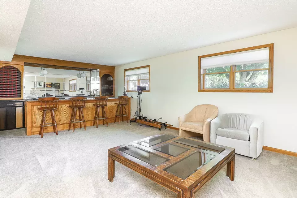 Living - 1526 Shelley Ct, Darien, IL 60561 photo 4 of 4