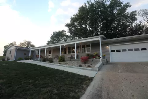 3371 Hilltop Ct, Clinton, IL 61727