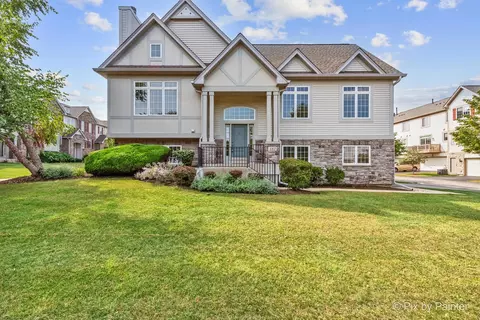 181 Sype Dr, Carol Stream, IL 60188