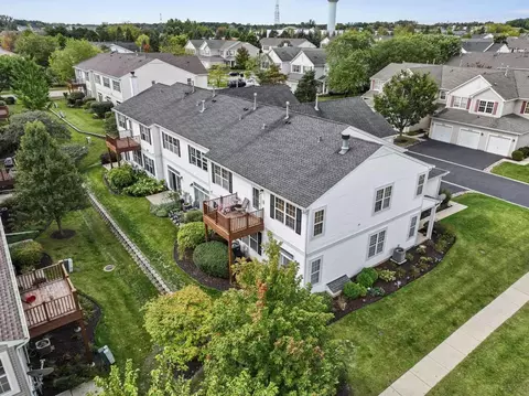 View/Area - 2885 Falling Waters Dr, Lindenhurst, IL 60046 photo 2 of 4