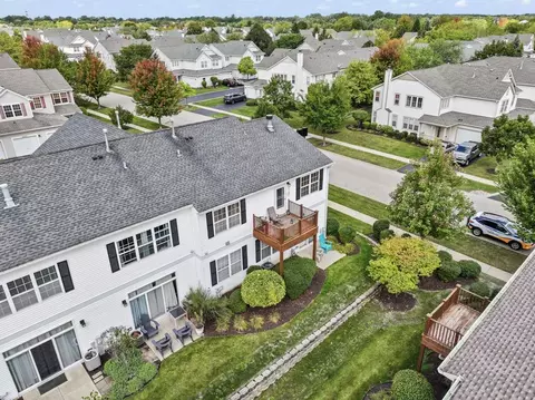 View/Area - 2885 Falling Waters Dr, Lindenhurst, IL 60046 photo 3 of 4