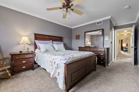 Bedroom - 2885 Falling Waters Dr, Lindenhurst, IL 60046 photo 2 of 3