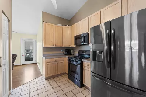 Kitchen - 2885 Falling Waters Dr, Lindenhurst, IL 60046 photo 1 of 3